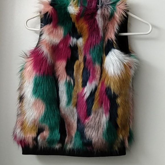 Girls multicolor fur vest, size 10, black knit on bottom, one clasp closure - Picture 5 of 8